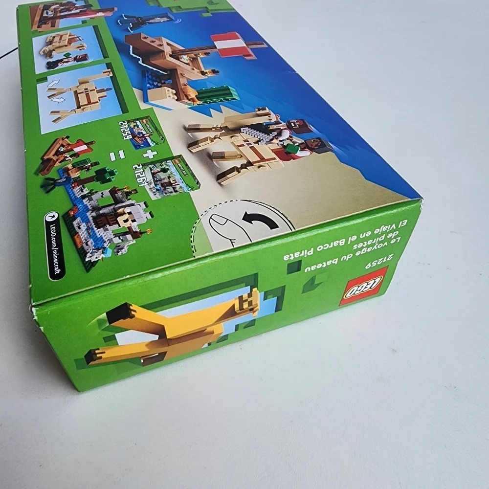 New **sealed** LEGO Minecraft: The Pirate Ship Voyage (21259)